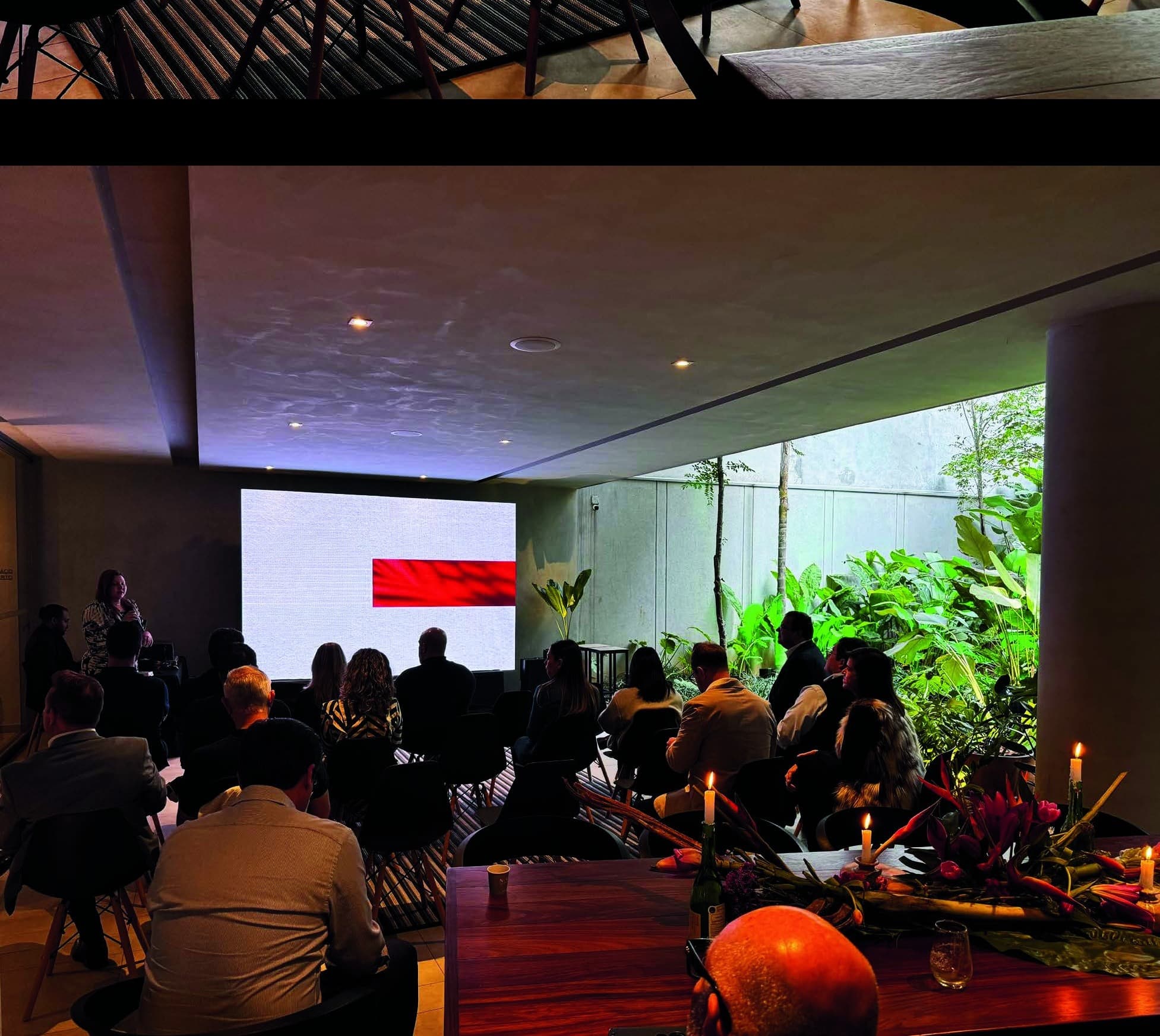 Ambiente corporativo moderno preparado para reuniões no NOON